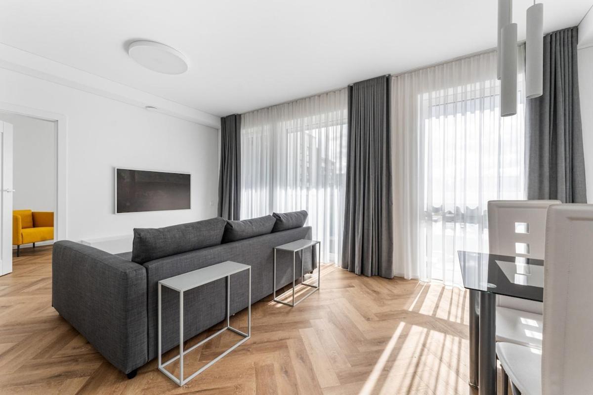 Butas Modern 50m2 Flat By Japanese Garden, 3rd Floor *