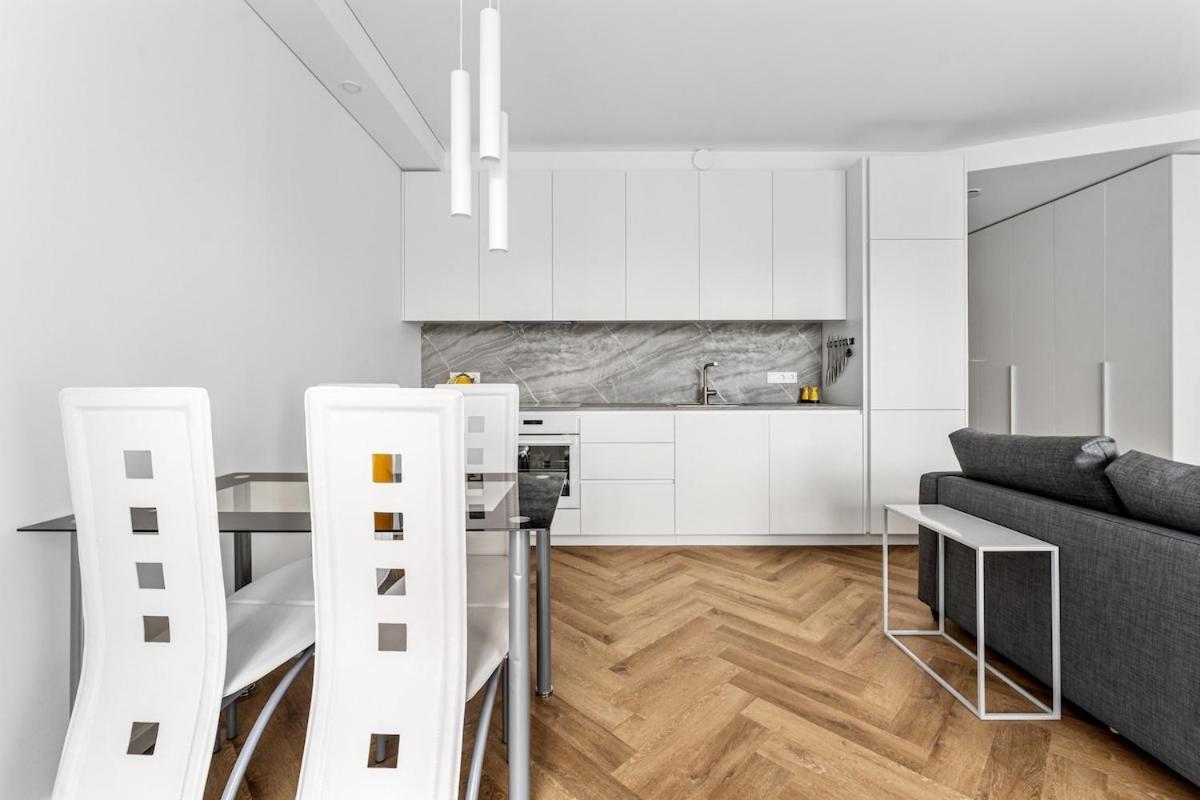 Modern 50m2 Flat By Japanese Garden, 3rd Floor * Vilnius