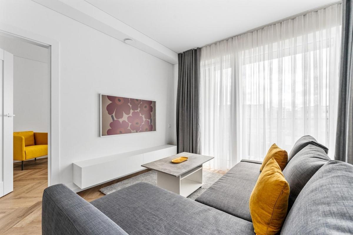 Modern 50m2 Flat By Japanese Garden, 3rd Floor *